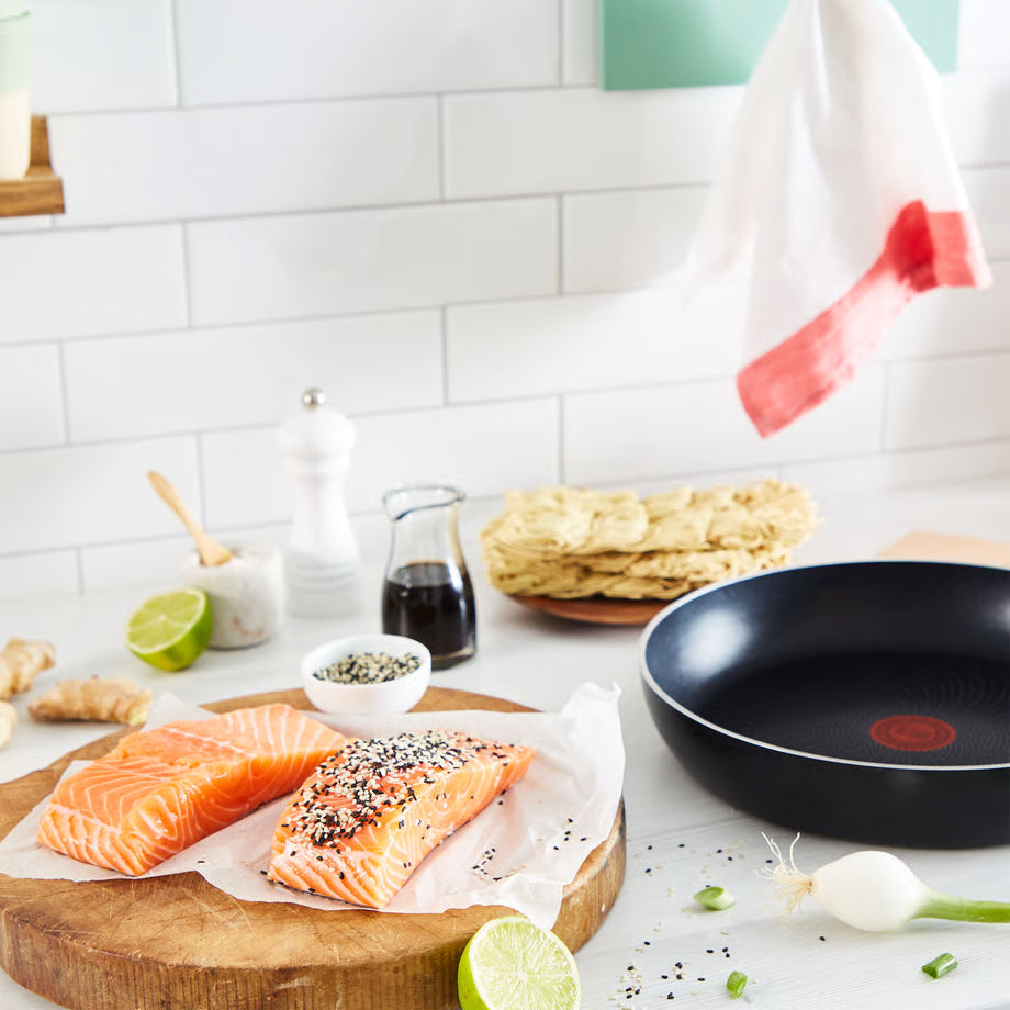 Tefal 24cm Non-Stick Frypan Thermo-Signal Frying Pan Family Meal Cooker Cooking - All cooktop Safe Induction Gas Electric Ceramic Stovetops