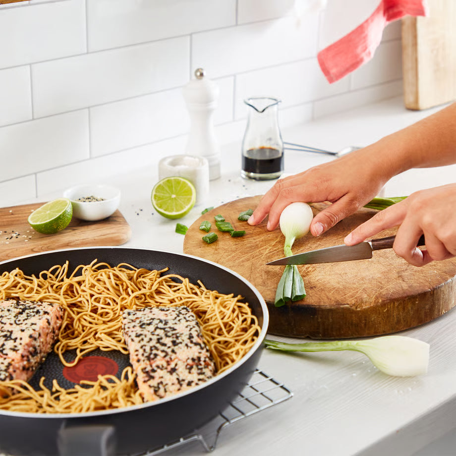 Tefal 24cm Non-Stick Frypan Thermo-Signal Frying Pan Family Meal Cooker Cooking - All cooktop Safe Induction Gas Electric Ceramic Stovetops