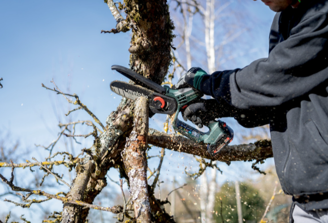 Metabo Pruning Saw 18V Kit - MS18LTX151HD4.0K | Cordless Pruning Saw | High Speed Chain Saw